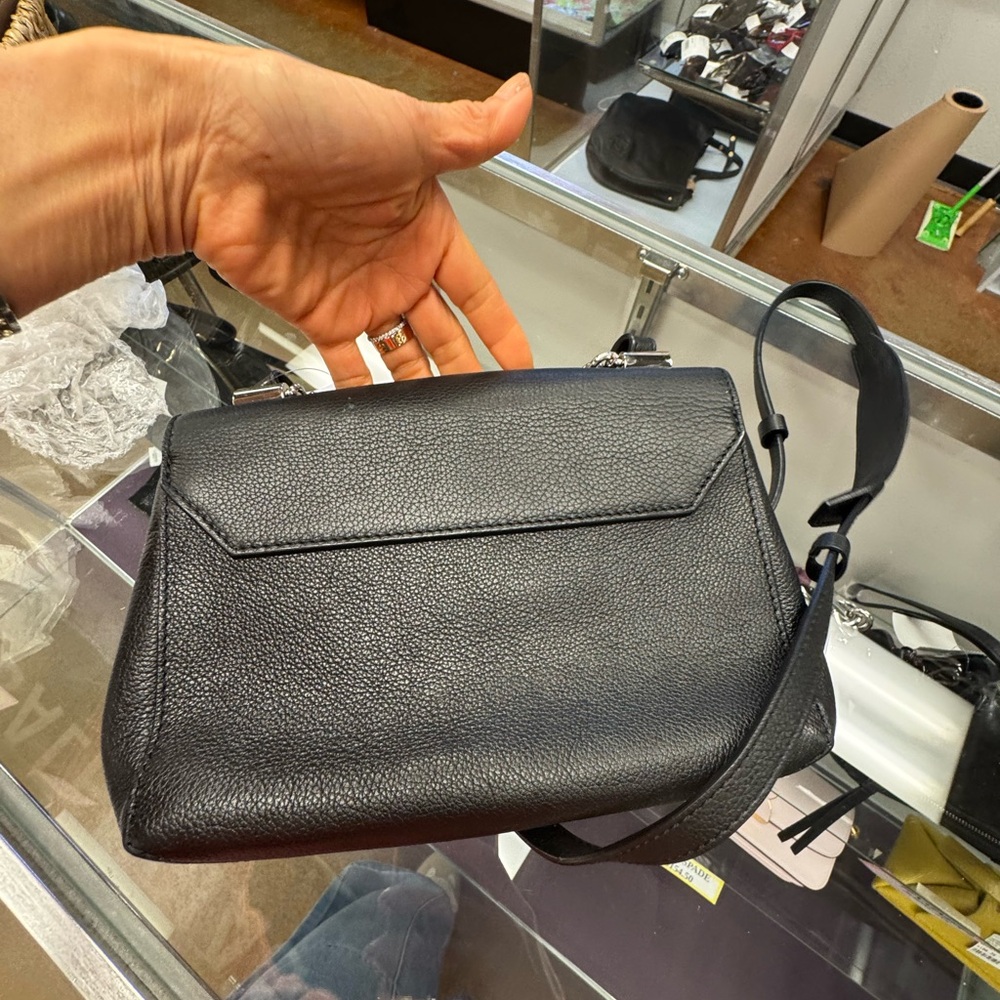 💯% 💯% Authentic Louis Vuitton Calfskin Lockme II Chain Bag BB Black crossbody. - Picture 7 of 8
